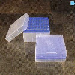 Kriogēno mēģeņu 1,2-2ml uzglabāšanas kārba. Izmērs- 133x133x52mm